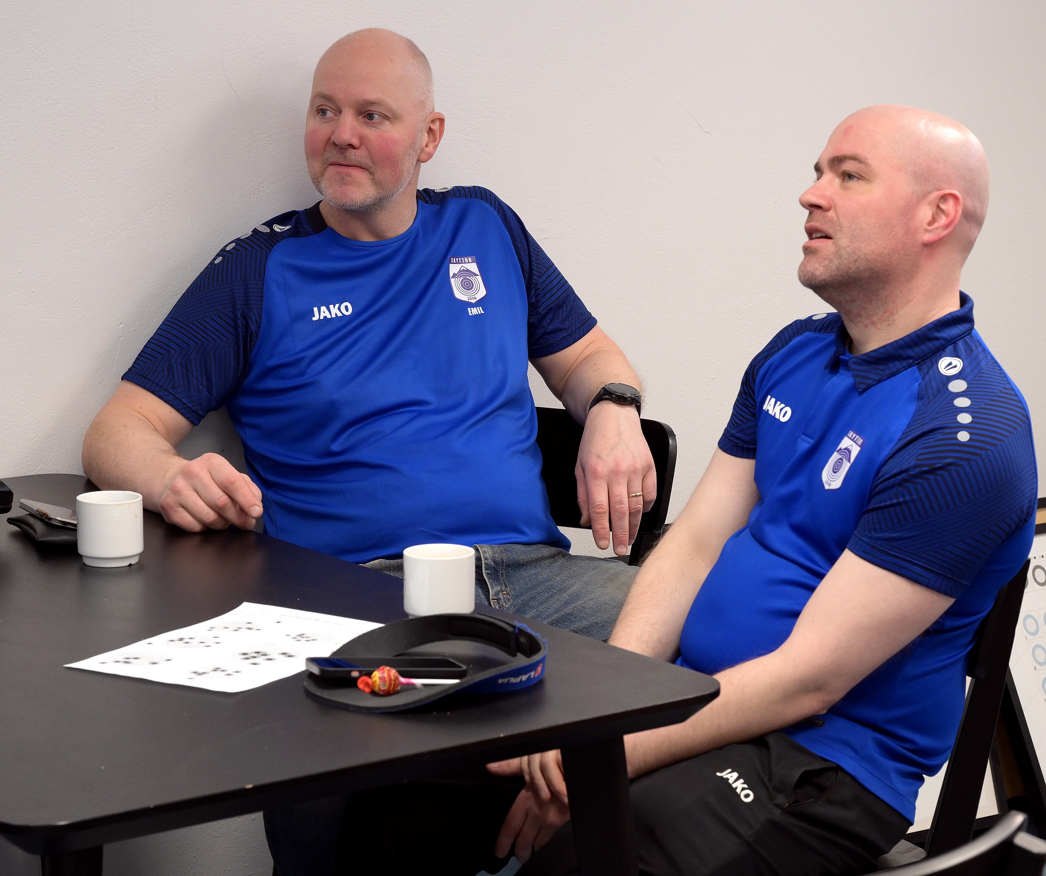 Emil og Magnús að fylgjast með Magnús Ragnarsson, Emil Kárason