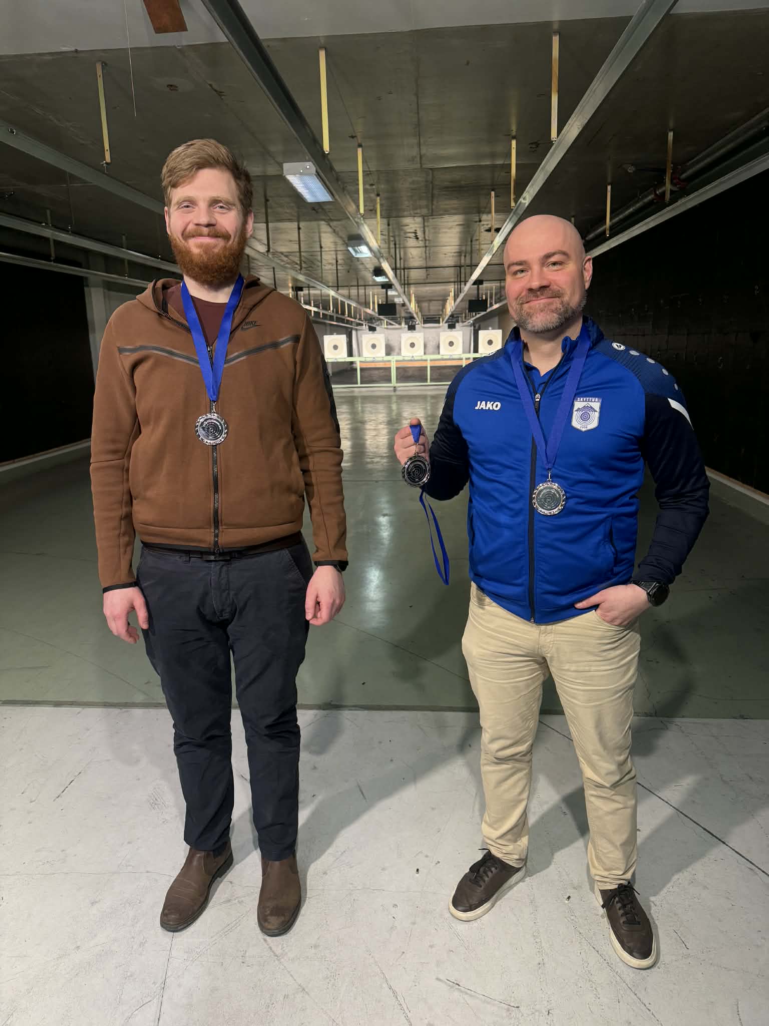 Bjarki og Magnús í liðakeppni í staðlaðri skammbyssu. Viðju vantar á myndina